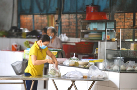 Bình Dương: Hàng quán tái khởi động sau nhiều ngày 'khoá chặt'