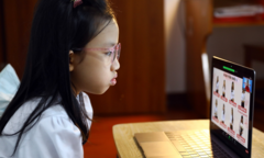 Đăng ký học thêm online cho con: Chính phụ huynh đang gây áp lực với trẻ?