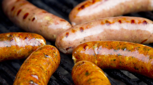 Cách làm xúc xích đơn giản tại nhà 