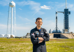 Tỷ phú khởi nghiệp từ tầng hầm, hiện thực hoá giấc mơ 'phiêu lưu tới các vì sao'