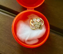 Mẹ bán hết vàng để lo cho gia đình, chỉ giữ quà con tặng nhưng đây mới là lý do 