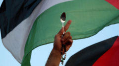 Chiếc thìa giúp phạm nhân thoát khỏi nhà tù Israel thành biểu tượng ở Palestine