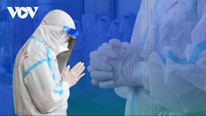 Video: Lời cầu nguyện cuối cùng trong bệnh viện dã chiến số 16, TP.HCM