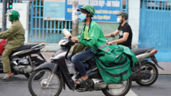 TP.HCM: Shipper đăng ký hoạt động tăng 5 lần, cơ quan xét nghiệm quá tải