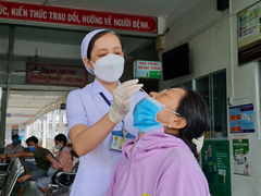 Cà Mau xét nghiệm COVID-19 diện rộng để mở cửa trở lại