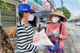 TP.HCM chi 7.300 tỷ đồng hỗ trợ lần 3 cho khoảng 7,3 triệu người