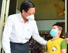 TP.HCM sẽ có chương trình đỡ đầu, học bổng cho trẻ em mồ côi vì COVID-19