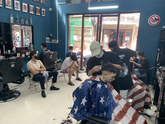 Hà Nội ngày đầu nới lỏng, thợ cắt tóc làm không kịp nghỉ