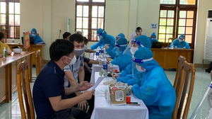 Cô giáo tiêm 2 mũi vaccine trong 10 phút: Sở Y tế nói gì?