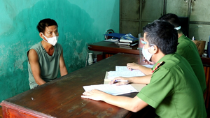 Khởi tố nam thanh niên đánh cán bộ tại chốt kiểm dịch vì không được qua chốt