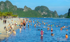 Tắm biển, du lịch, ra khơi sau tháng ngày dài chống dịch COVID-19
