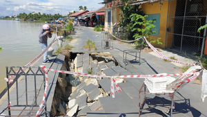 Ảnh: Kè hàng trăm tỷ đồng sụt lún, nhà dân trong khu phố cổ Hội An bị uy hiếp