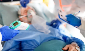 Ai nguy cơ cao dễ trở nặng khi nhiễm COVID-19 sau tiêm chủng?