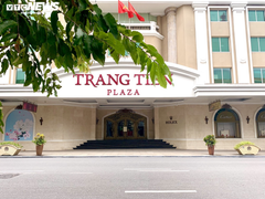 Hà Nội nới lỏng giãn cách, trung tâm thương mại vẫn ngủ vùi trong vắng lặng