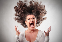 Khi đàn bà nổi điên thì cảnh sát cũng chết khiếp