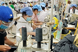 Doanh nghiệp kiến nghị bỏ làm việc '3 tại chỗ', nới lỏng ra vào thành phố