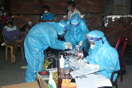 Hà Nội cử 100 cán bộ y tế chi viện Hà Nam chống dịch COVID-19