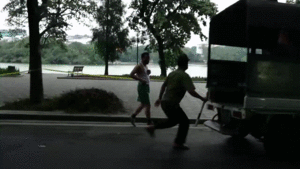 Video: Hà Nội xử phạt người dân thản nhiên đạp xe, tập thể dục bất chấp lệnh cấm