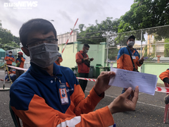 TP.HCM: Doanh nghiệp san sẻ phí xét nghiệm, shipper chỉ tốn 'một ly cà phê'/ngày