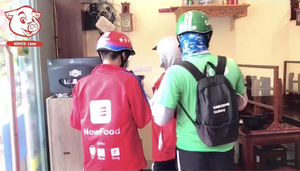 Bún chả Sinh Từ 'cháy hàng' vì lượng khách quá đông