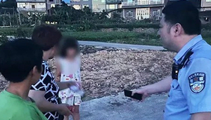 Sự thật xót xa về bé gái 'bị bắt cóc' khiến dân mạng rơi nước mắt 