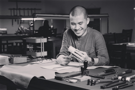 Quyn: Thương hiệu đồ da thủ công cao cấp