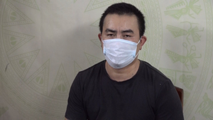 Video: Công an đọc lệnh bắt nghi phạm giết người ở quận 7, TP.HCM