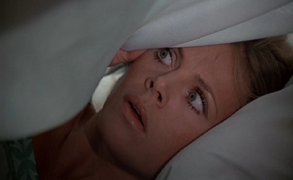 Thói quen trùm chăn kín mặt khi ngủ tai hại đến mức nào?