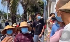 Dân kéo đến trụ sở UBND 'đòi' tiền hỗ trợ COVID-19, chính quyền phản hồi
