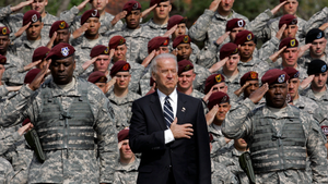 Tổng thống Biden đang đẩy NATO đến bờ vực, châu Âu đến lúc cần quân đội riêng?