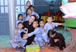 Phi Nhung qua đời, số phận 23 con nuôi của cô sẽ ra sao?