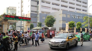 Hà Nội ghi nhận 1 ca dương tính SARS-CoV-2 cộng đồng ở Bệnh viện Việt Đức