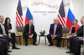 Nga phủ nhận dùng nữ phiên dịch xinh đẹp làm ông Trump phân tâm năm 2019