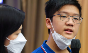 Thần đồng 13 tuổi trở thành sinh viên trẻ nhất trong lịch sử đại học Hong Kong