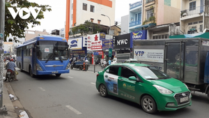 TP.HCM hoạt động trở lại xe buýt, ô tô công nghệ, taxi từ ngày 5/10