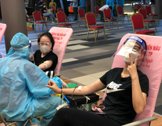 Cán bộ, nhân viên Công ty Phú Mỹ Hưng và cư dân hiến 600 đơn vị máu