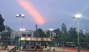 Xuất hiện vệt sáng kỳ lạ trên bầu trời Quảng Ngãi