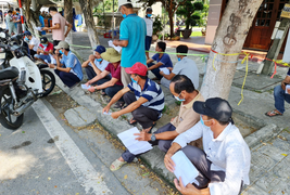Thiếu giấy xét nghiệm, hàng trăm người bị kẹt tại chốt kiểm soát vào Đà Nẵng