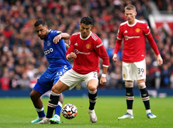 Ronaldo đá nửa trận, Man Utd suýt thua Everton