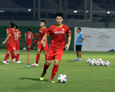 Tuyển Việt Nam tập nhẹ trong buổi đầu ở UAE