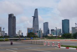 Số ca mắc mới vẫn cao, TP.HCM sống chung với COVID-19 thế nào?