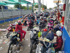 Các tỉnh miền Tây kiến nghị tạm ngưng cho người dân về quê vì quá tải