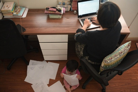 Đi làm lại, phụ huynh ở TP.HCM loay hoay tìm cách gửi con 