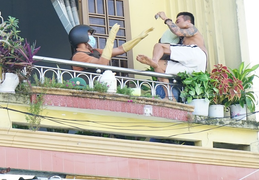 Nam thanh niên ngáo đá bị nhiễm HIV gây náo loạn chợ thương mại ở Quảng Nam