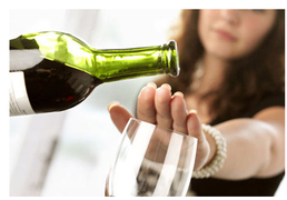 Từ chối uống rượu, tôi bị khách của sếp bỉ bôi: ‘Em nhạt thế’