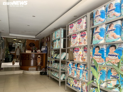 Khách sạn 'phố vàng' biến thành nơi bán bỉm, đồ ăn mang về