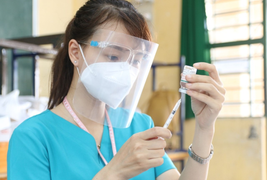 Người tiêm đủ liều vaccine COVID-19 từ TP.HCM về tự theo dõi sức khoẻ tại nhà