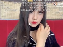 Nữ sinh 'ăn nhờ, ở đậu' để được cuộc sống thượng lưu hứng bão chỉ trích