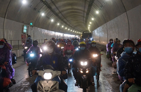 Mở cửa hệ thống hầm đường bộ miền Trung hỗ trợ người dân về quê