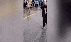 Video: Người đàn ông Trung Quốc bắt được cá 'khủng' khi hồ chứa xả lũ